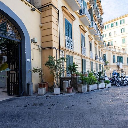 Molo Caracciolo Apartment Naples Luaran gambar
