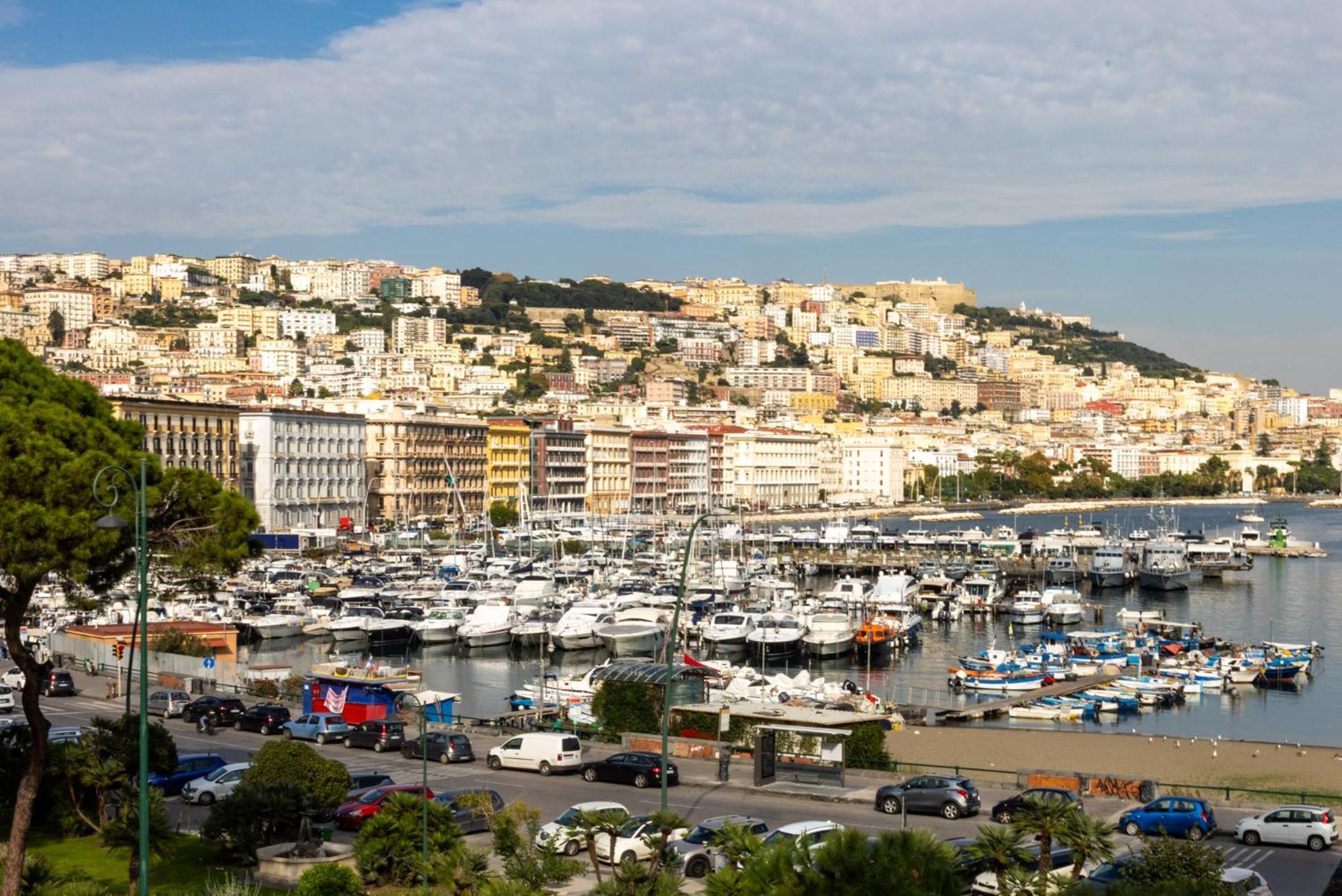 Molo Caracciolo Apartment Naples Luaran gambar