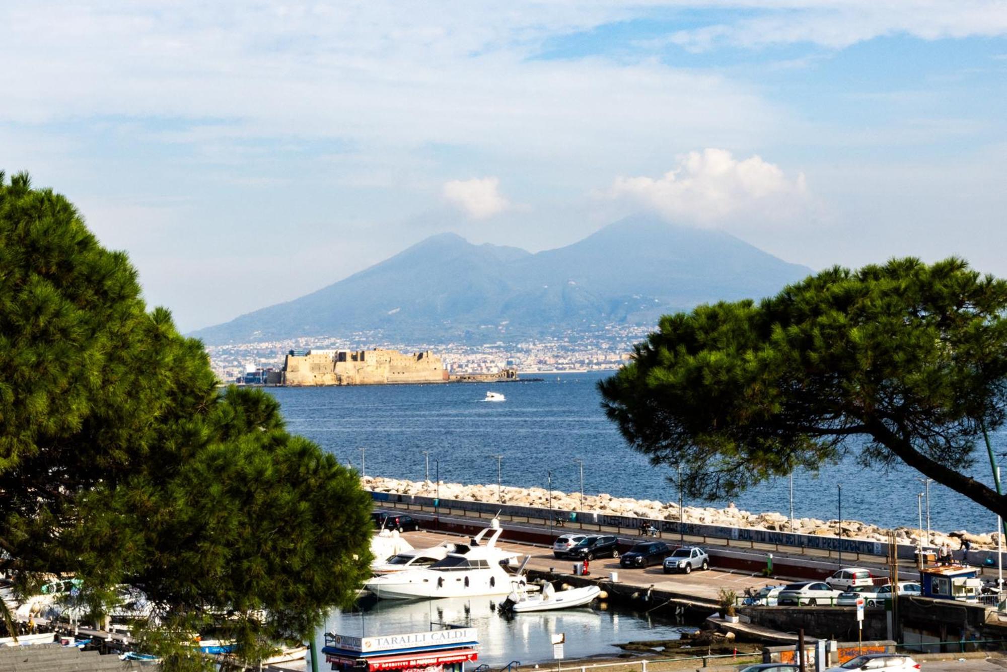 Molo Caracciolo Apartment Naples Luaran gambar