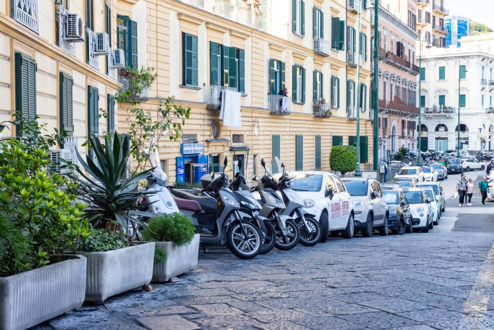 Molo Caracciolo Apartment Naples Luaran gambar