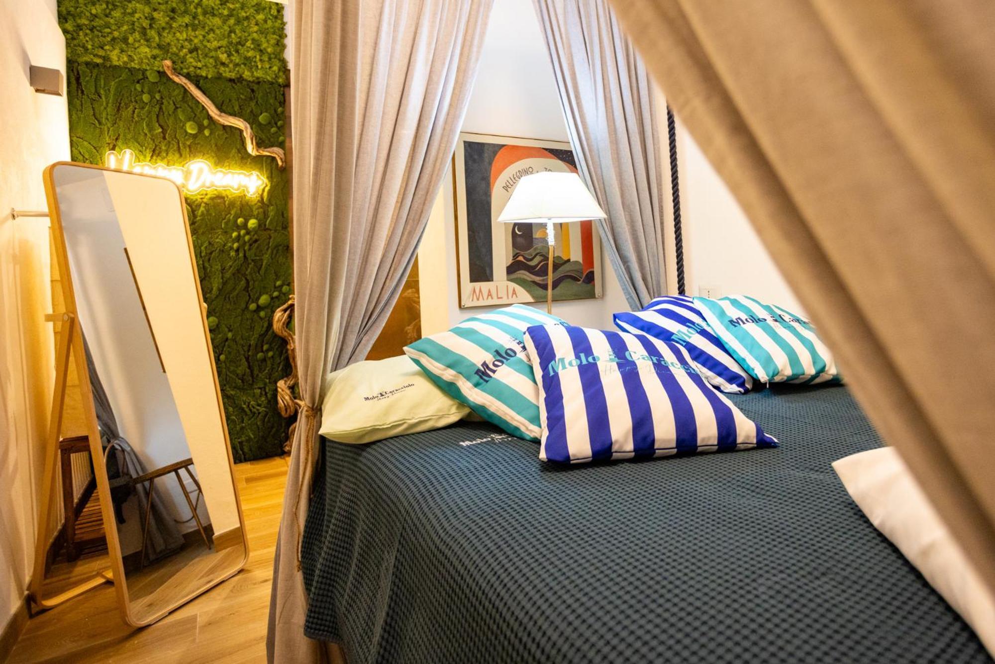 Molo Caracciolo Apartment Naples Luaran gambar
