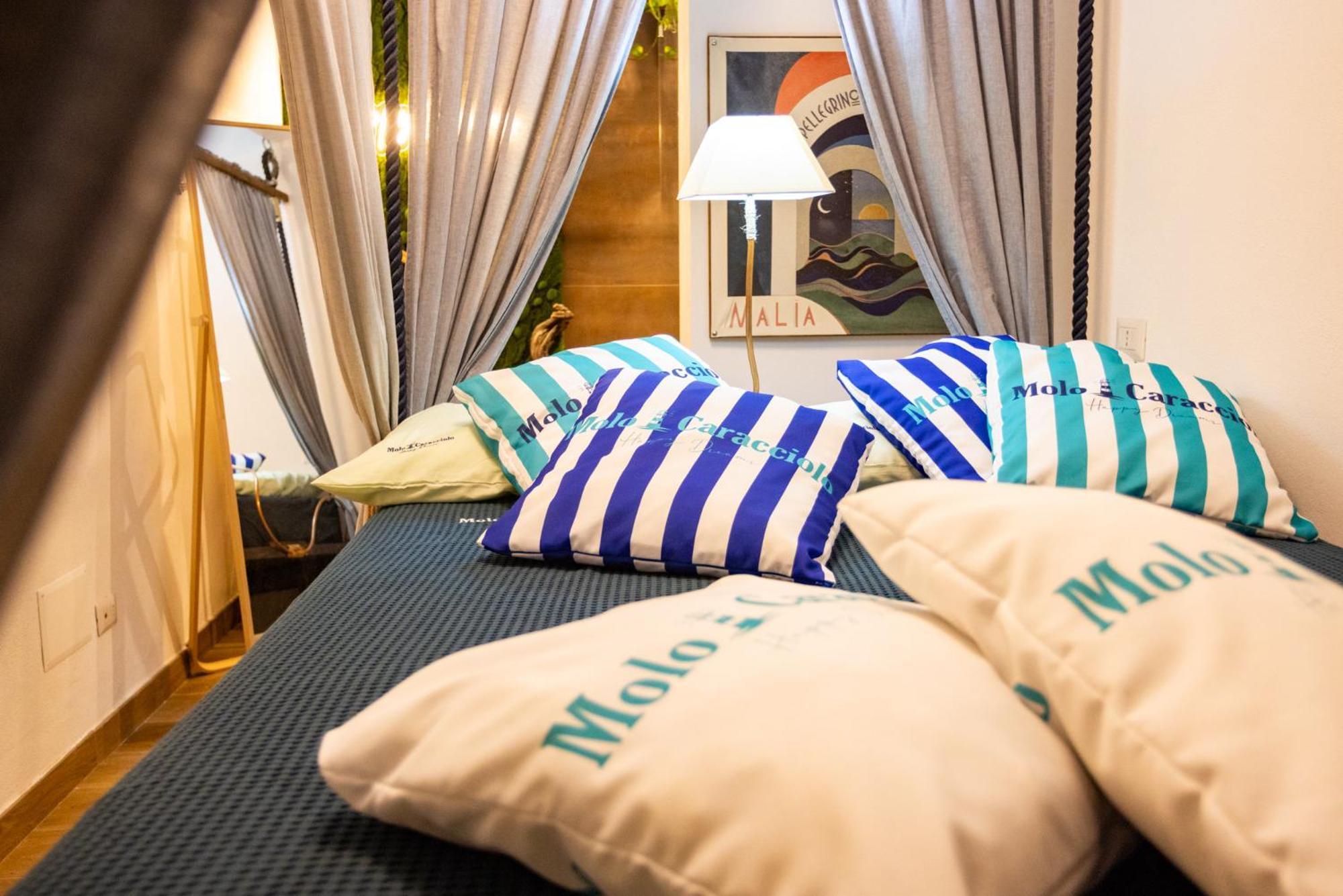 Molo Caracciolo Apartment Naples Luaran gambar